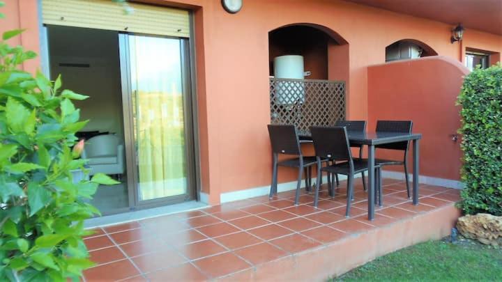 Espacioso Muy Tranquilo Y Con Jardines Cercano A La Playa Y Con 06 Piscinas Apartamento Estepona